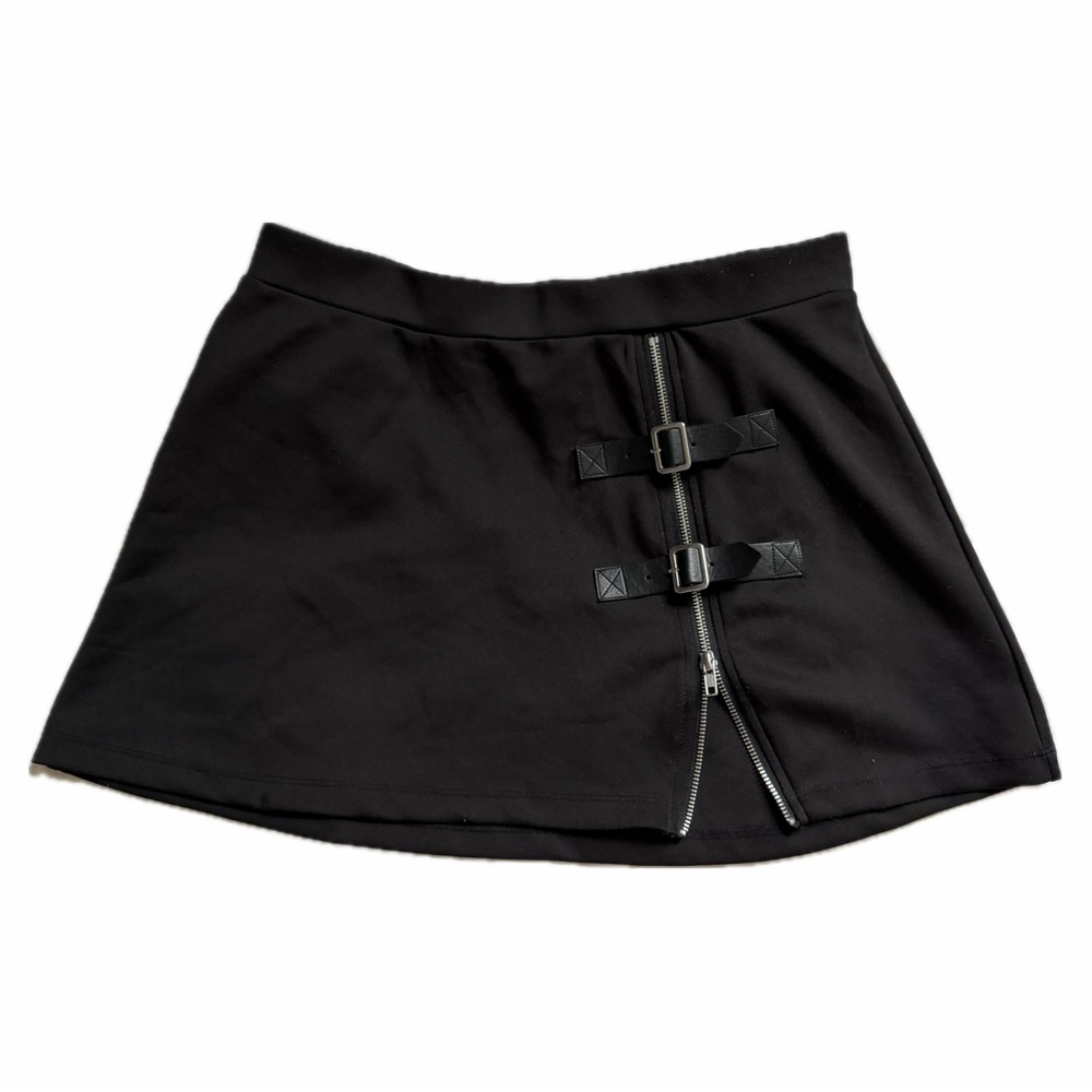 Y2K Black Buckle Mini Skirt | Zip Front | Goth Alt Office Siren | Size L